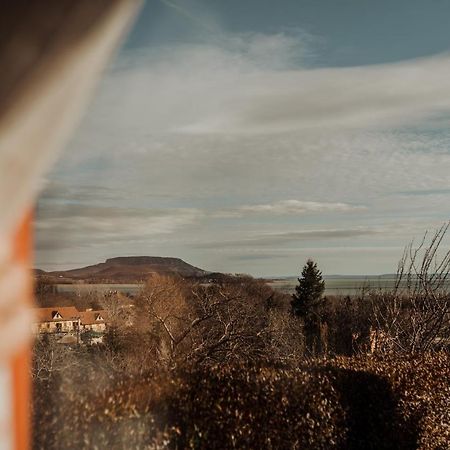 Mandulas Kabin A Kishaz Dezsaval Es Kilatassal A Balatonra Balatongyörök Dış mekan fotoğraf